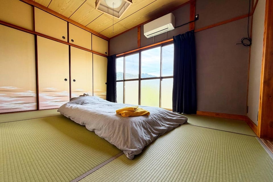 Bedroom, air conditioner