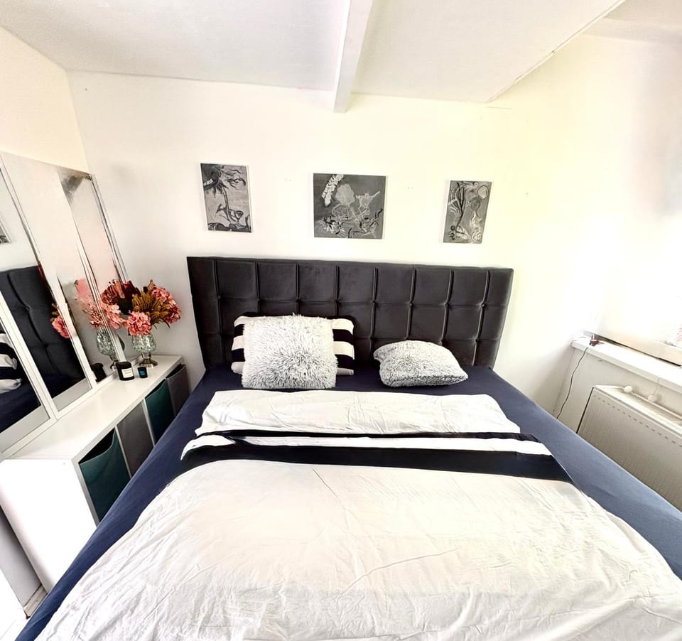 Idyllisches Zimmer mit Pool im Grünen, citynah Vacation rental in Hamburg