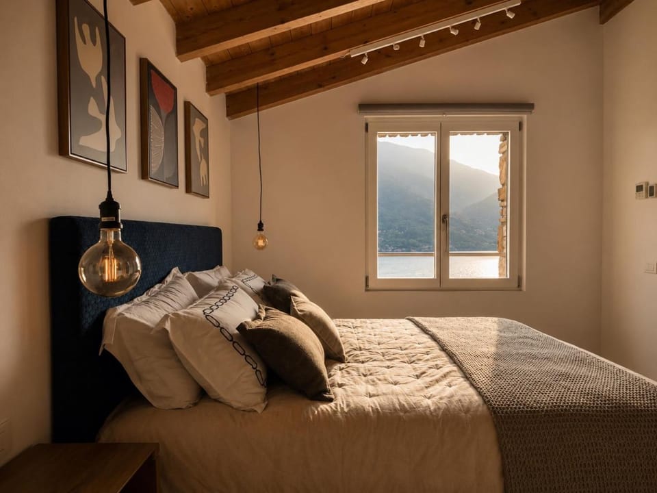 Bed, Photo of the whole room, Bedroom, Lake view, Mountain view