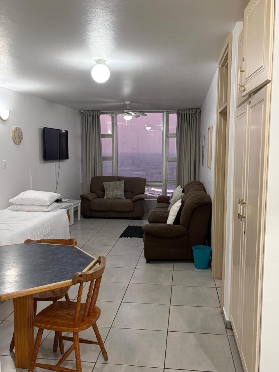 Oceans Whisper 704 beach apartment gated & Lift access Apartment in KwaZulu-Natal
