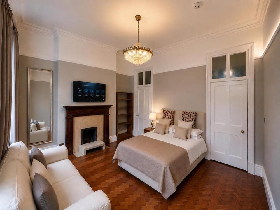 Museum Mansion - Opposite The Britsh Museum, Unique luxury 4-bedroom Apartment in London Borough of Islington