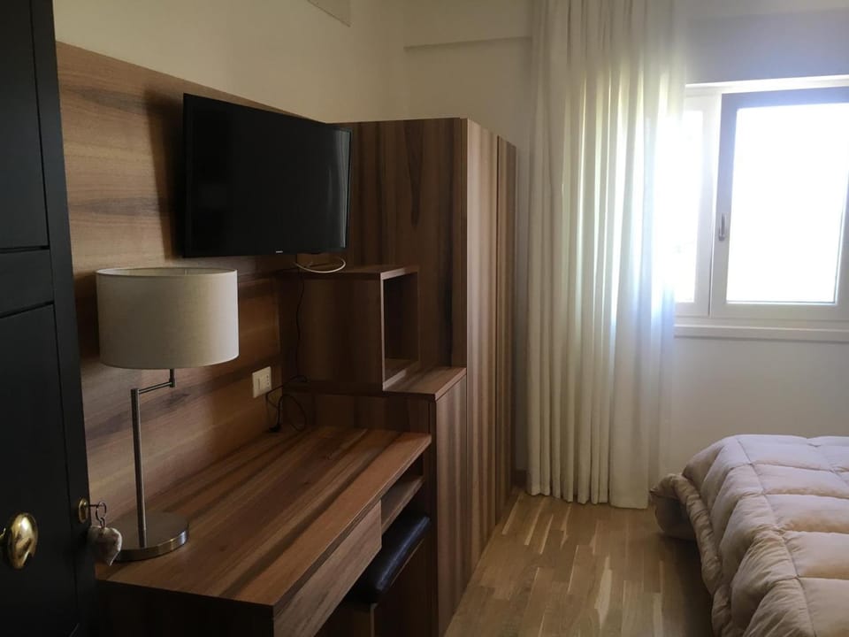 TV and multimedia, Bedroom, hair dresser