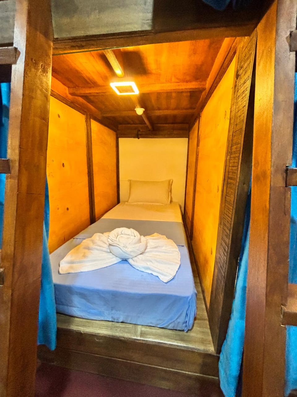 Bedroom, bunk bed