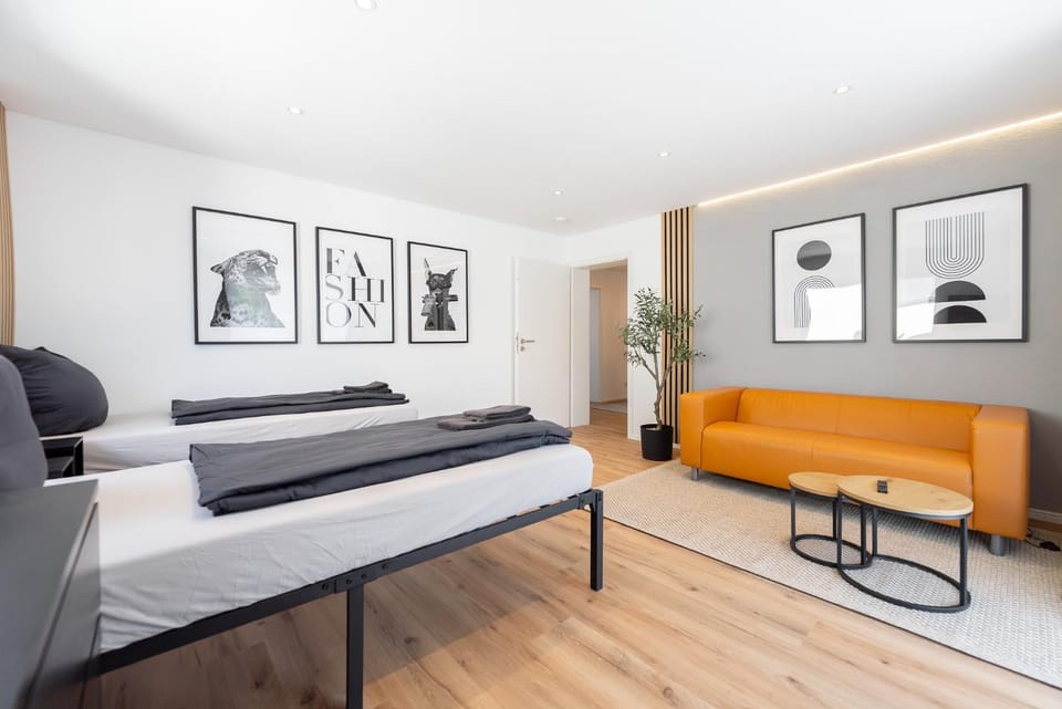 Bed, Seating area
