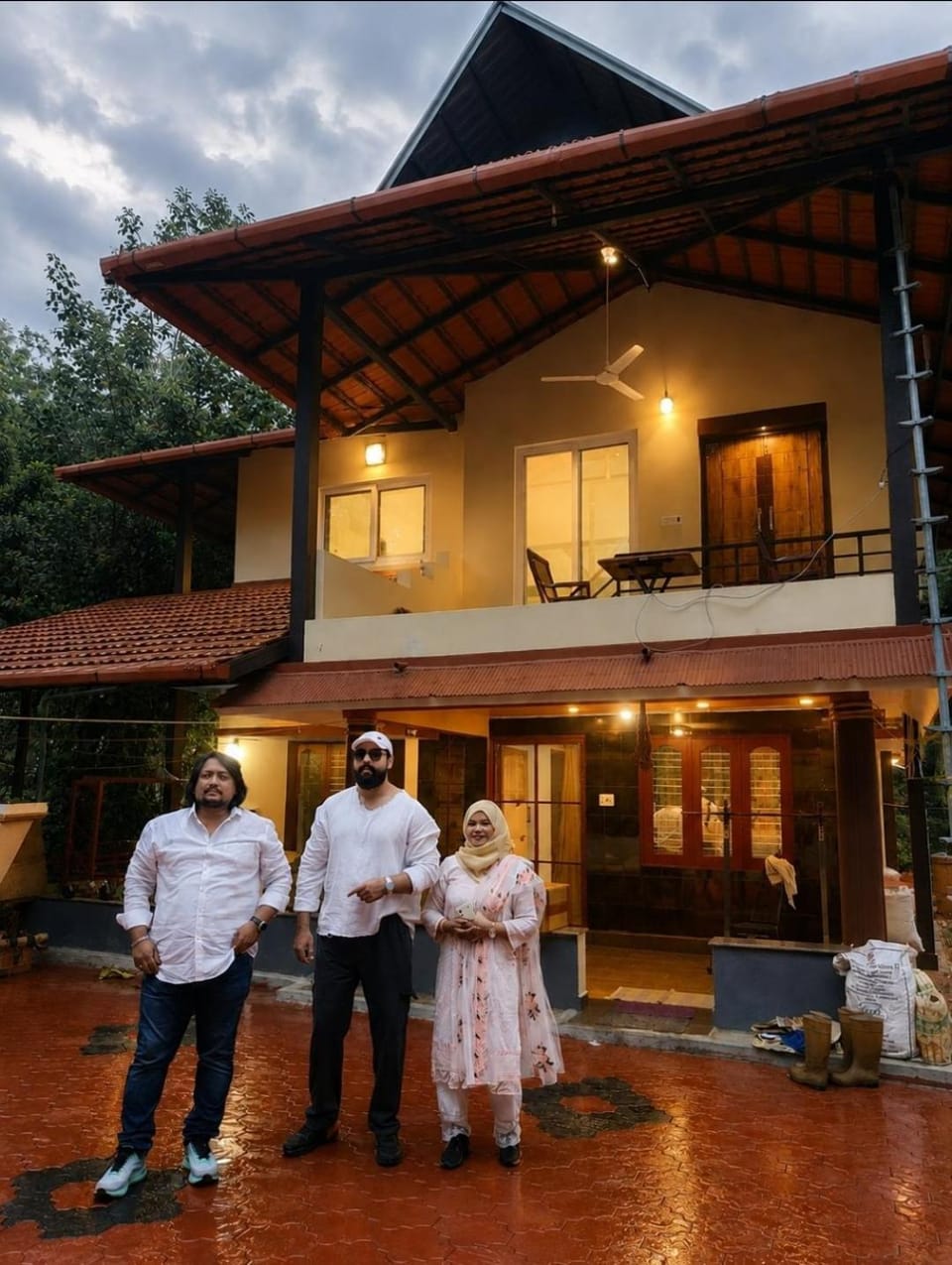 Rain forest estate stay up stairs cofea eastate House in Karnataka