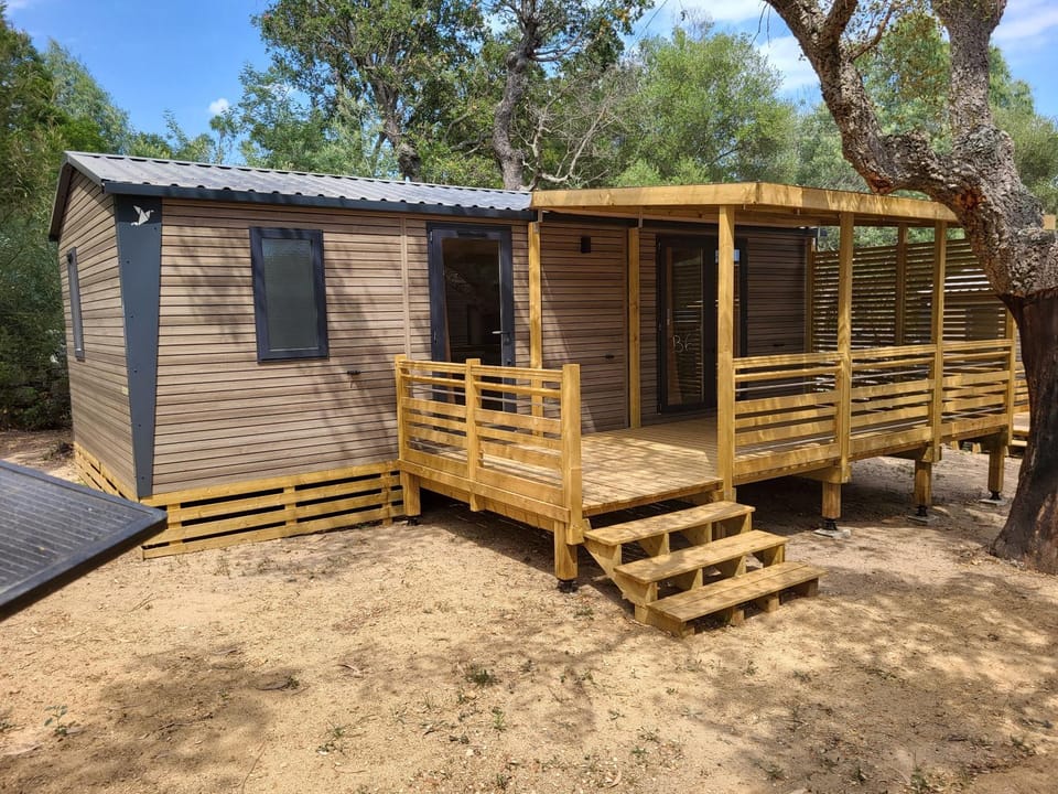 Mobilhome camping des chenes Campground/ 
RV Resort in Porto-Vecchio