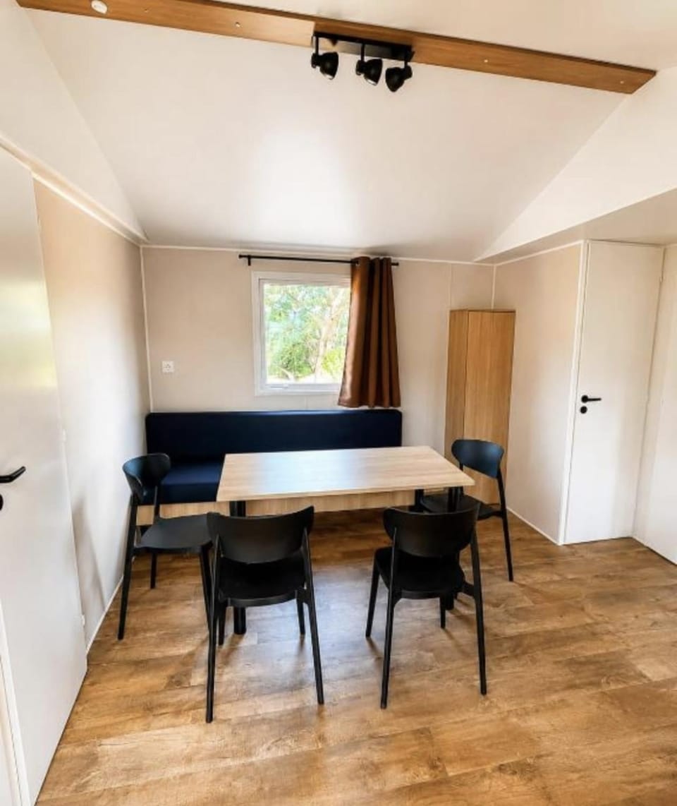 Mobilhome camping des chenes Campground/ 
RV Resort in Porto-Vecchio