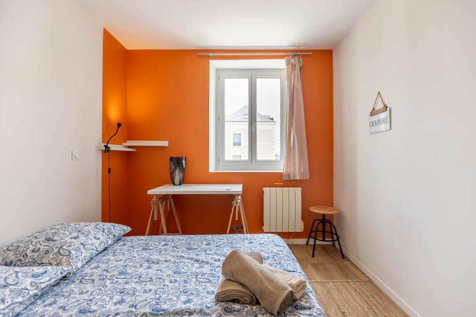 Bed, Photo of the whole room, Bedroom