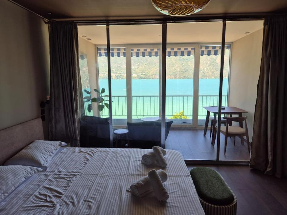 Best lake view Modern apartment Apartment in Tresserve
