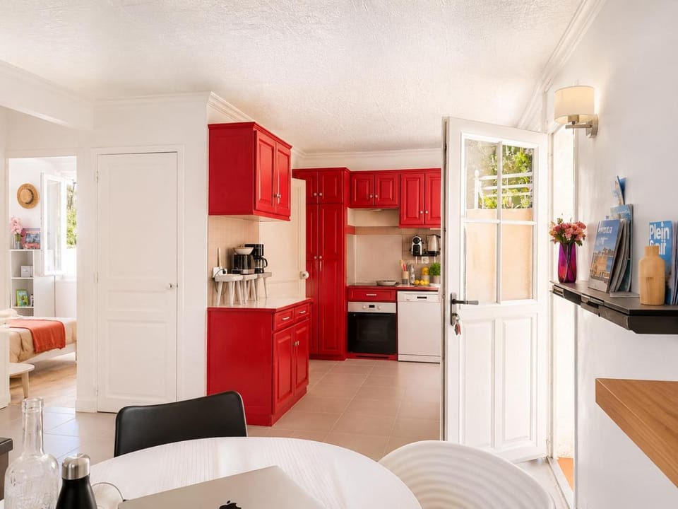 Kitchen or kitchenette, oven, stove, toaster