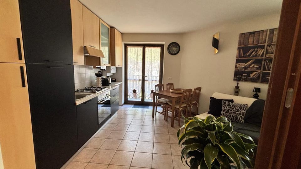 Dining area, kitchen