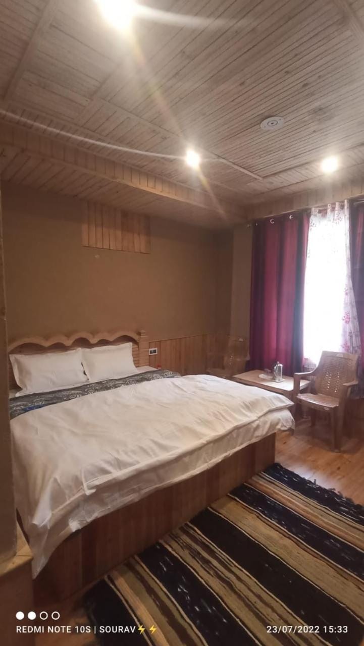 Tirthan river edge Bed and Breakfast in Himachal Pradesh