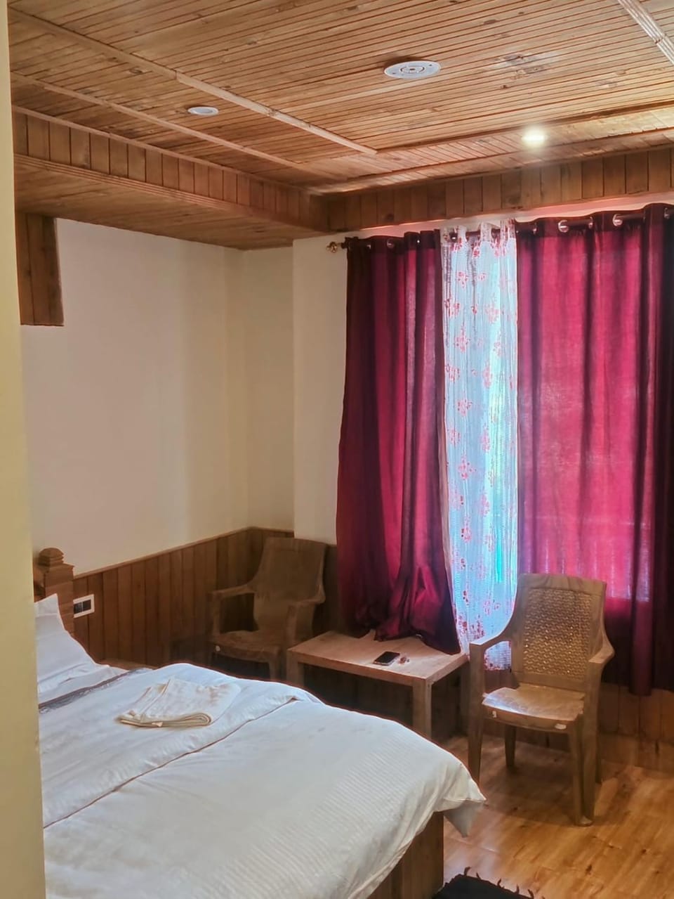 Tirthan river edge Bed and Breakfast in Himachal Pradesh