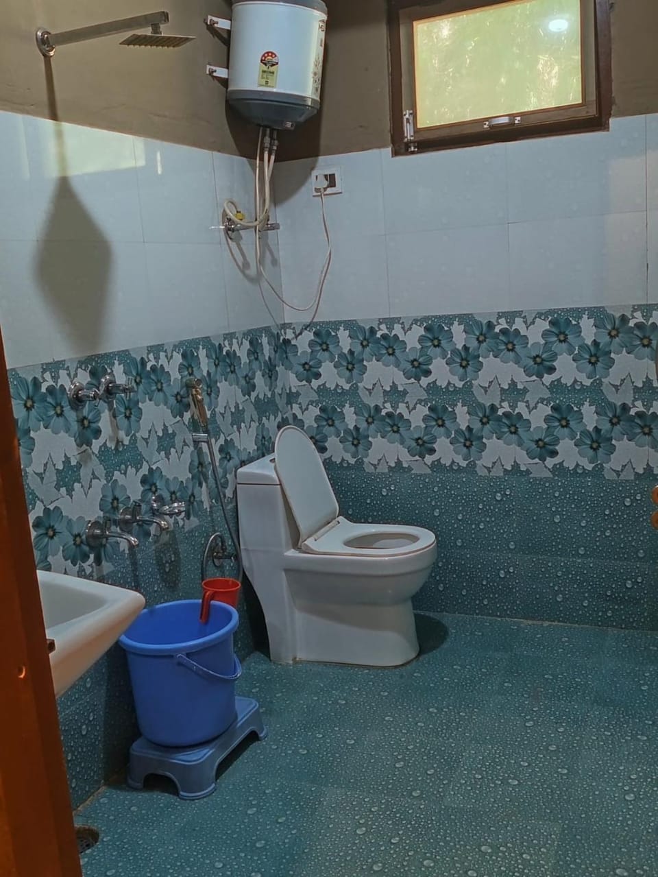 Tirthan river edge Bed and Breakfast in Himachal Pradesh