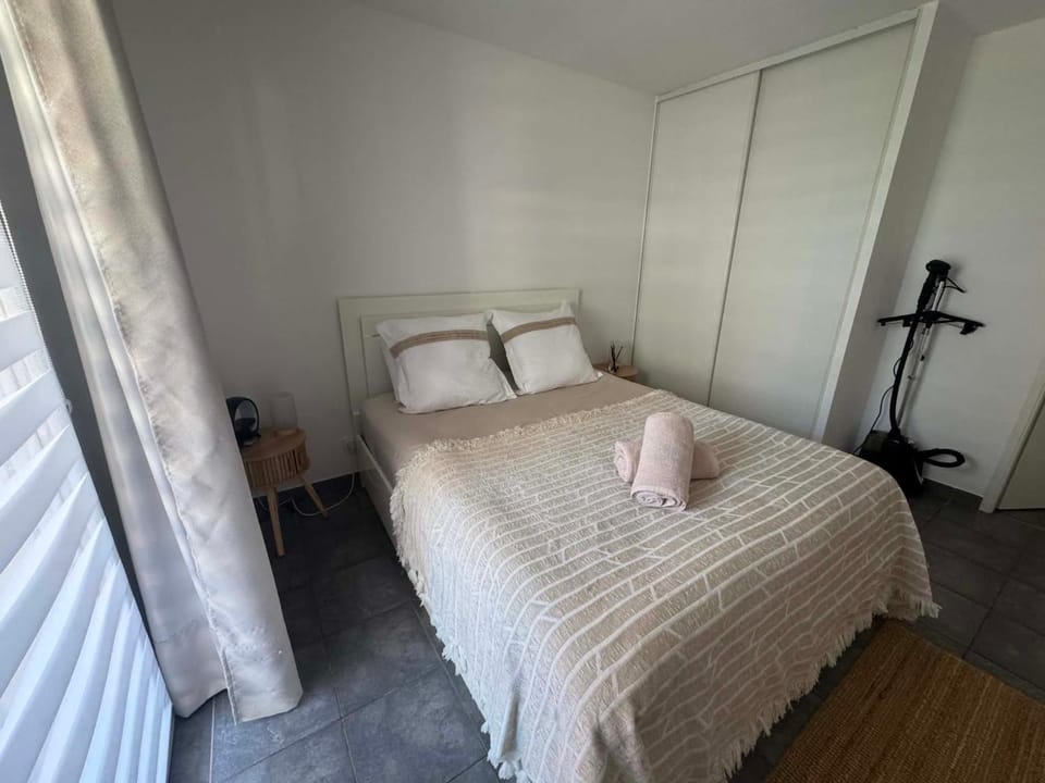 Bed, Photo of the whole room, Bedroom, towels, wardrobe
