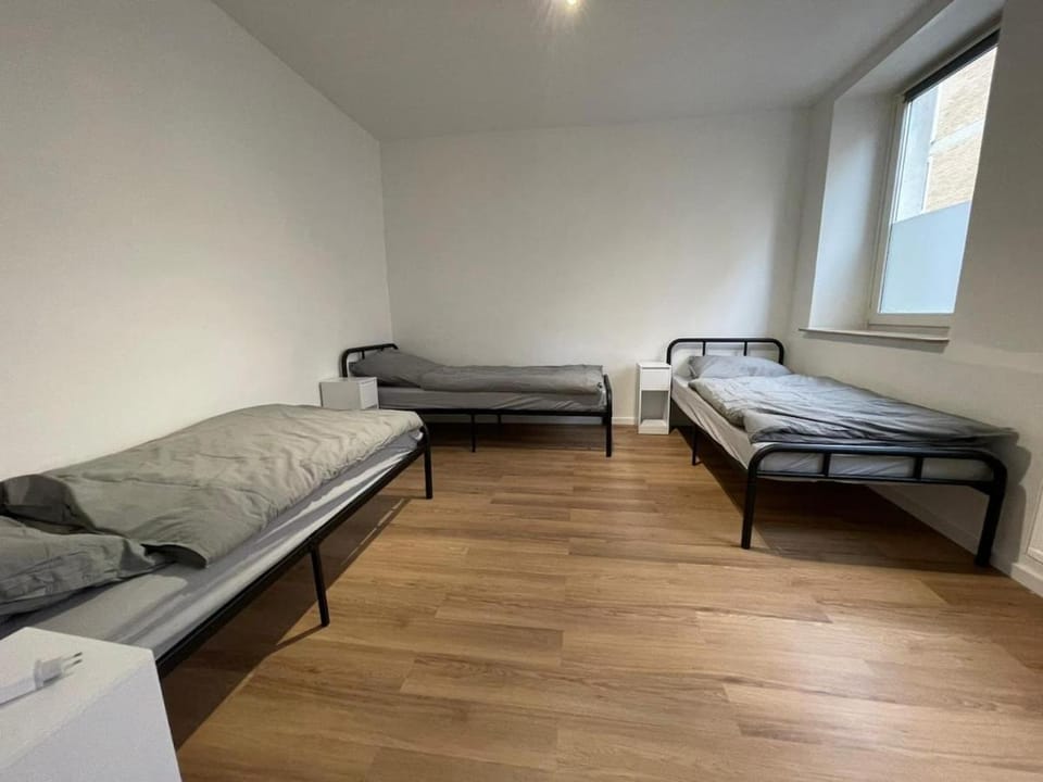 Krefeld Homebase mit Küche und drei Einzelbetten Apartment in Krefeld