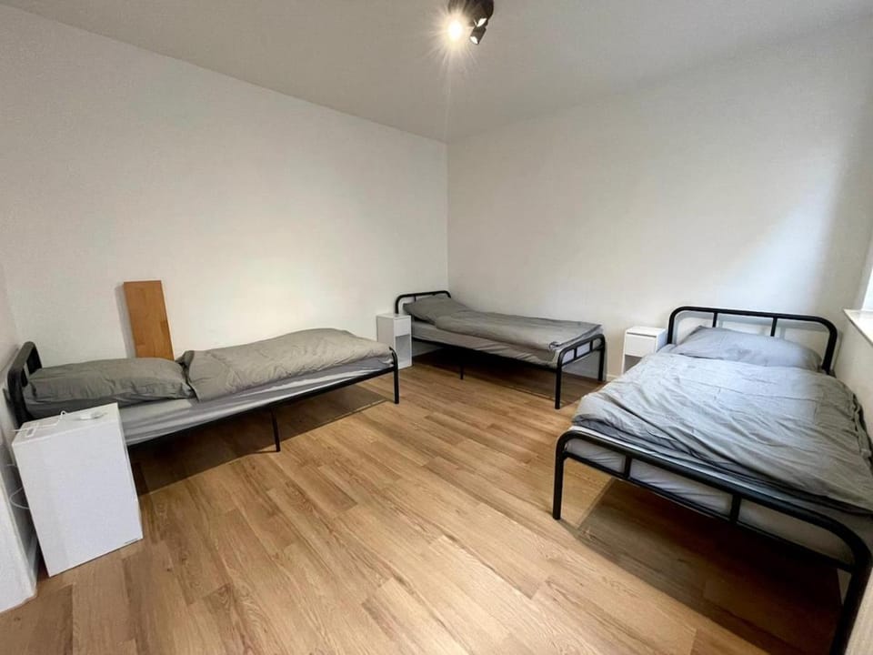 Krefeld Homebase mit Küche und drei Einzelbetten Apartment in Krefeld