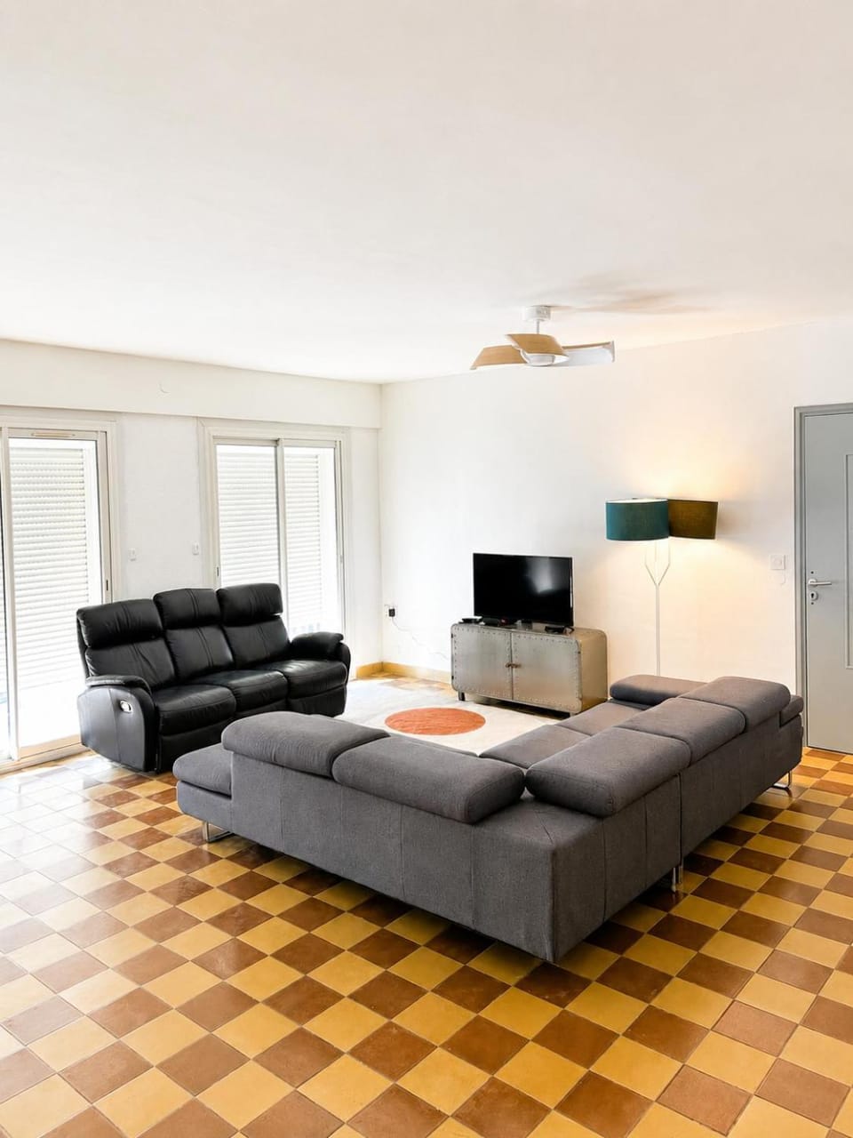 TV and multimedia, Living room, Evening entertainment