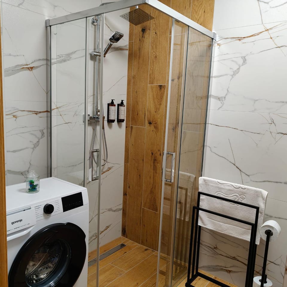Shower, Bathroom, washing machine