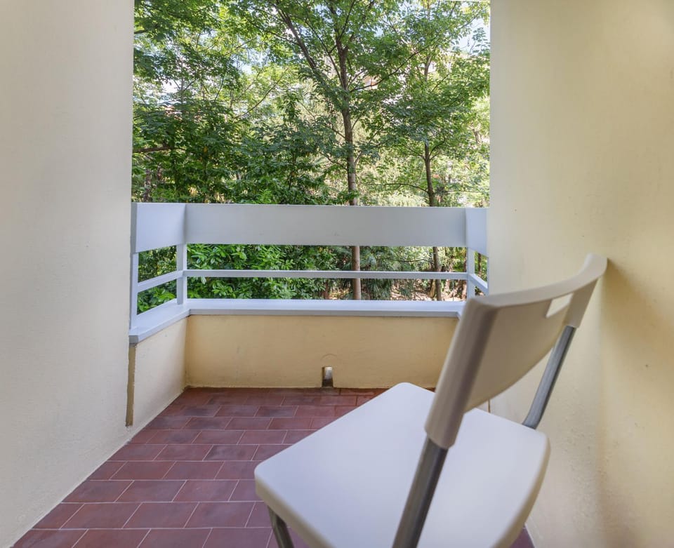View (from property/room), Balcony/Terrace, Seating area, River view