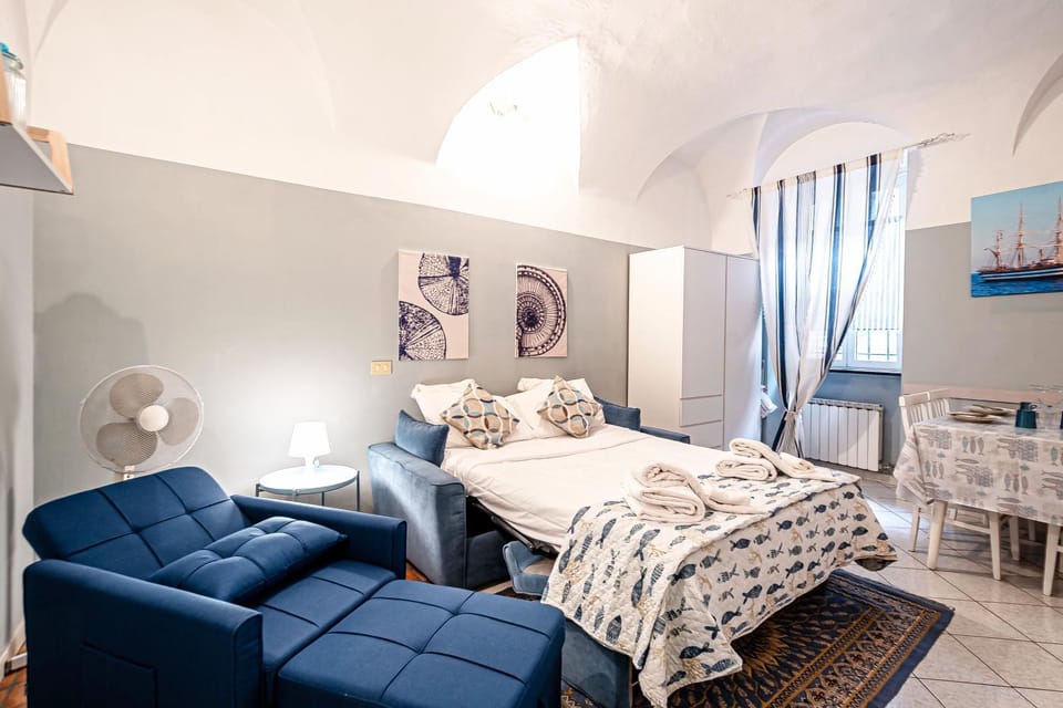 Bed, Living room