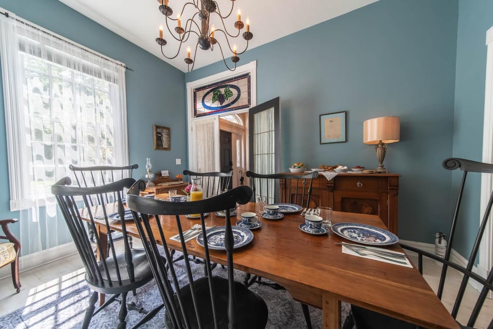 The Georgian on King, B&B Bed and Breakfast in Niagara-on-the-Lake