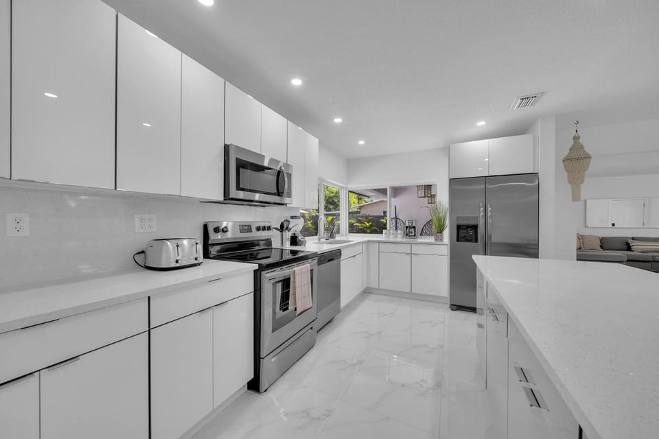 Villa Florenza, Spacious 5BR Oasis with Private Pool Villa in Golden Glades