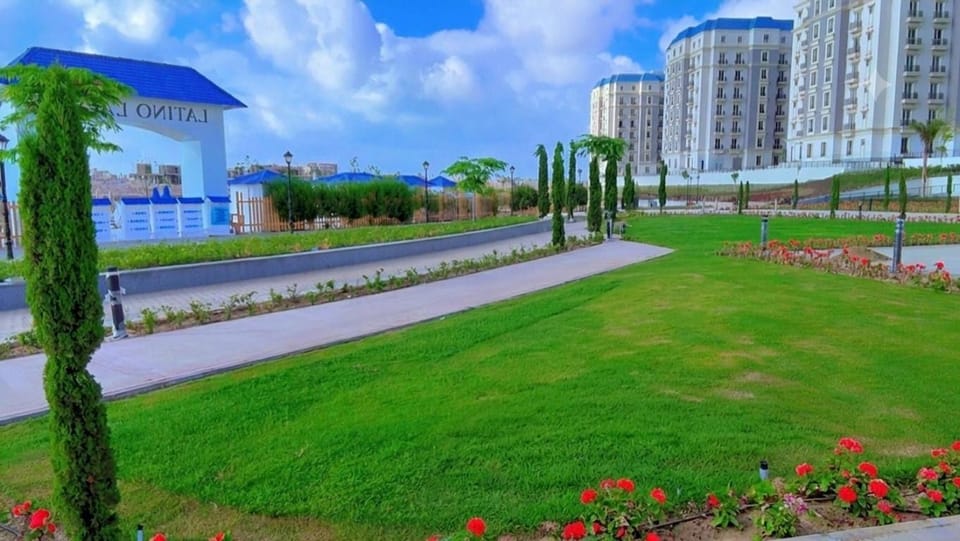 شقه فندقيه العالمين الحي اللاتيني بحري الطريق علي اللاجون Apartment in Egypt