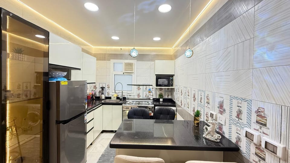شقه فندقيه العالمين الحي اللاتيني بحري الطريق علي اللاجون Apartment in Egypt