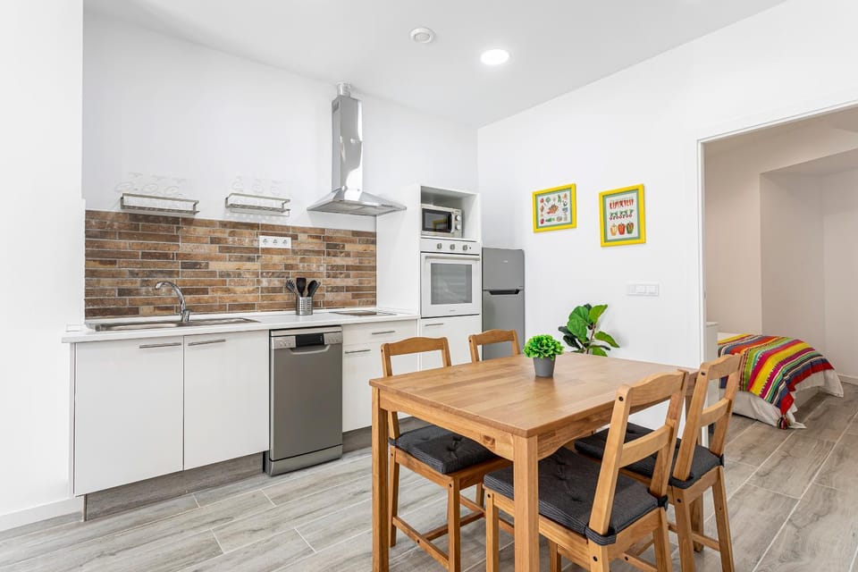 Newly renovated apartment next to Turia Gardens Apartment in Valencia