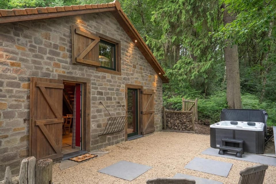 Vintage Barn with Jacuzzi in Nature House in Belgium