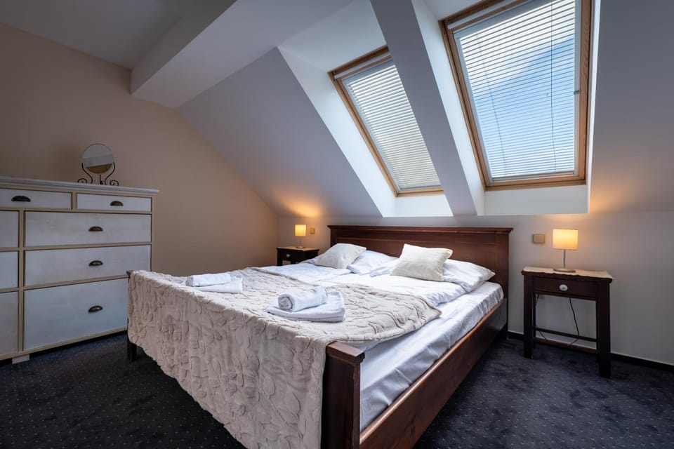 Bed, Photo of the whole room, Bedroom, furniture, towels