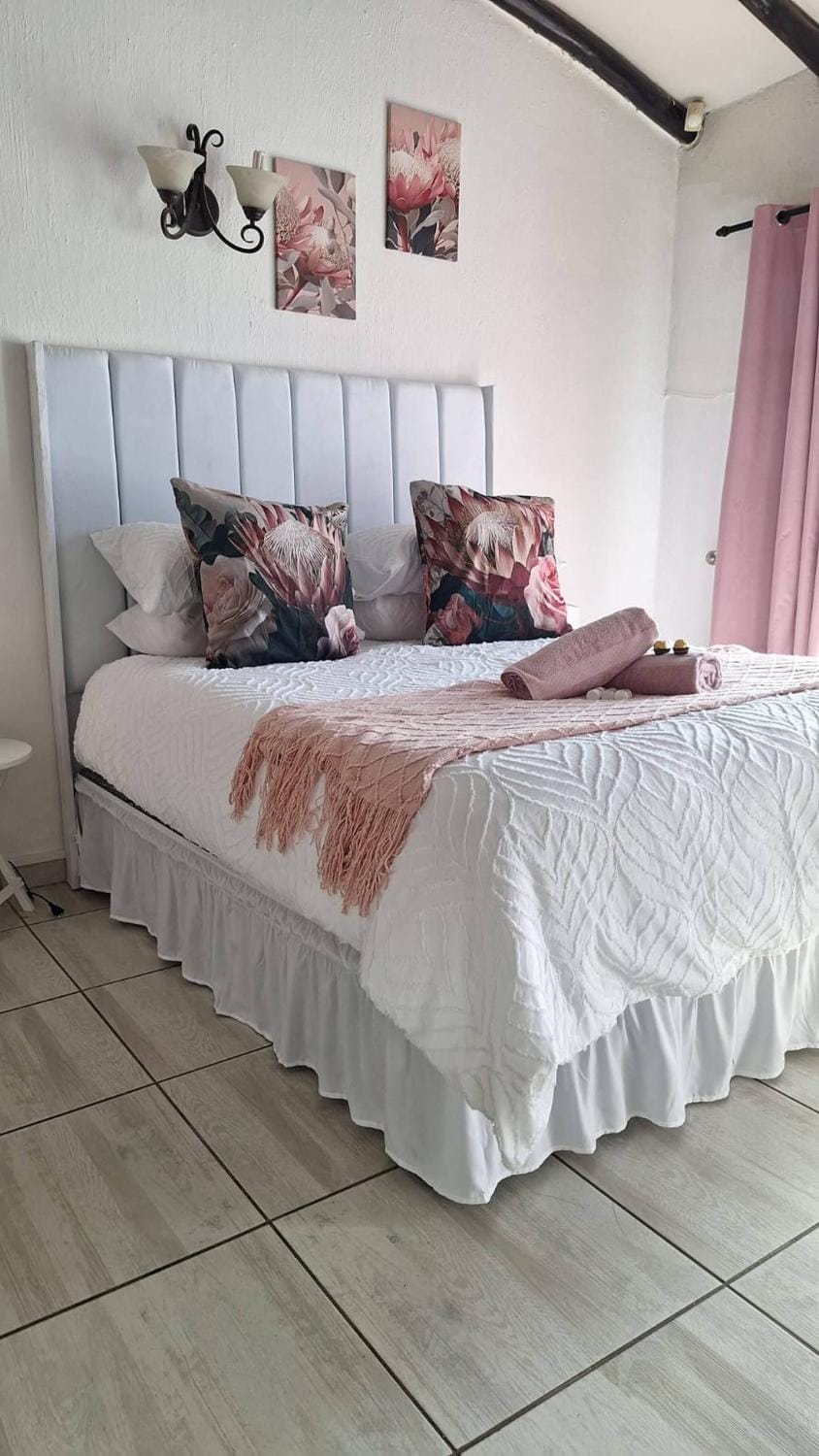 Bed, Decorative detail, Bedroom
