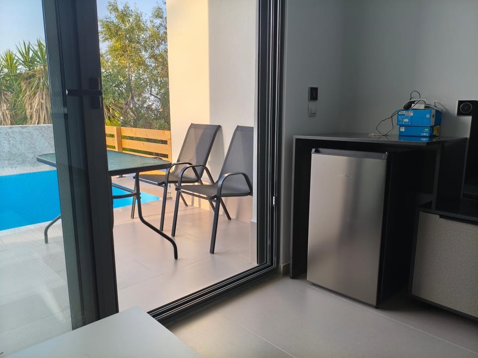 Patio, Swimming pool