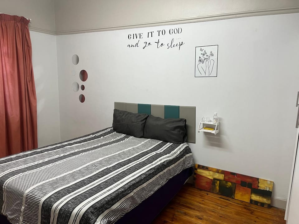 The Willow Whispers guest house Bed and Breakfast in Port Elizabeth