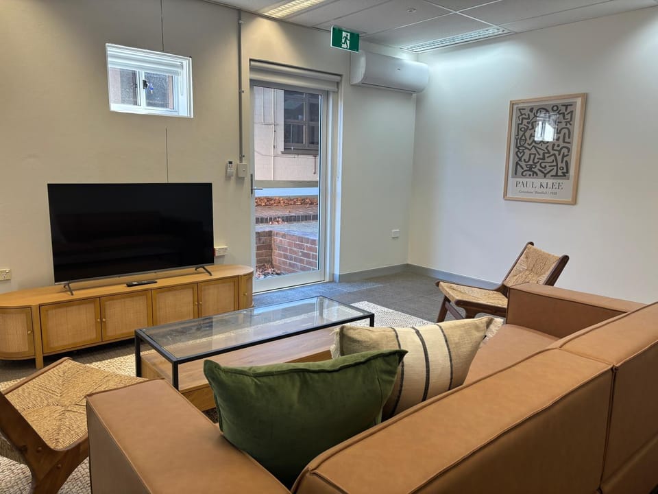 Communal lounge/ TV room, TV and multimedia, Living room, Evening entertainment