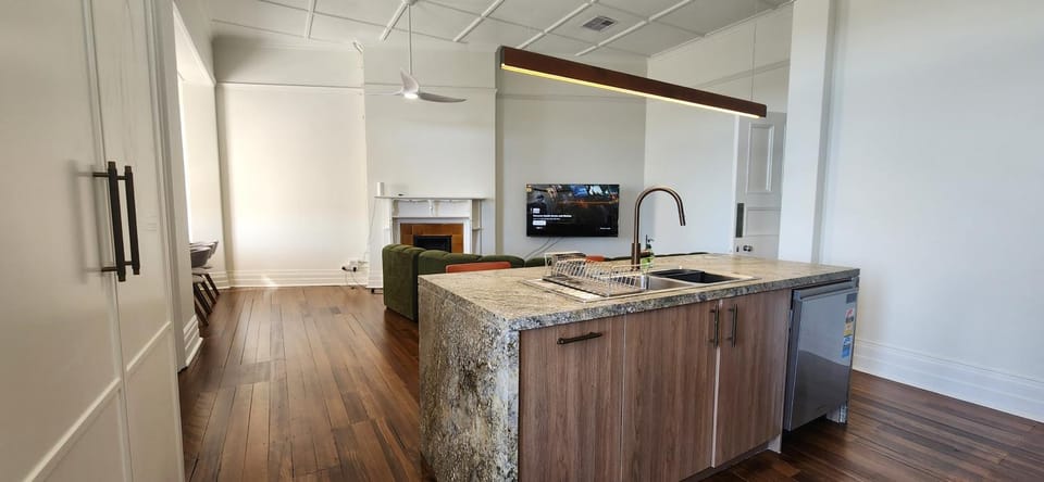 TV and multimedia, Kitchen or kitchenette, dishwasher, oven, stove