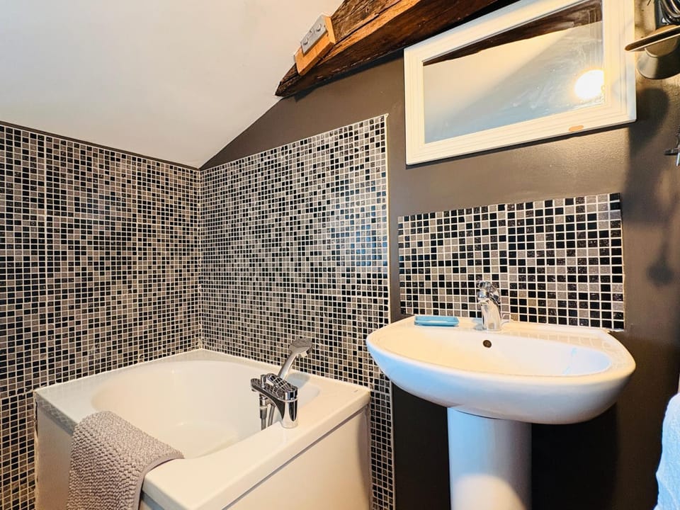 Bathroom, Bath