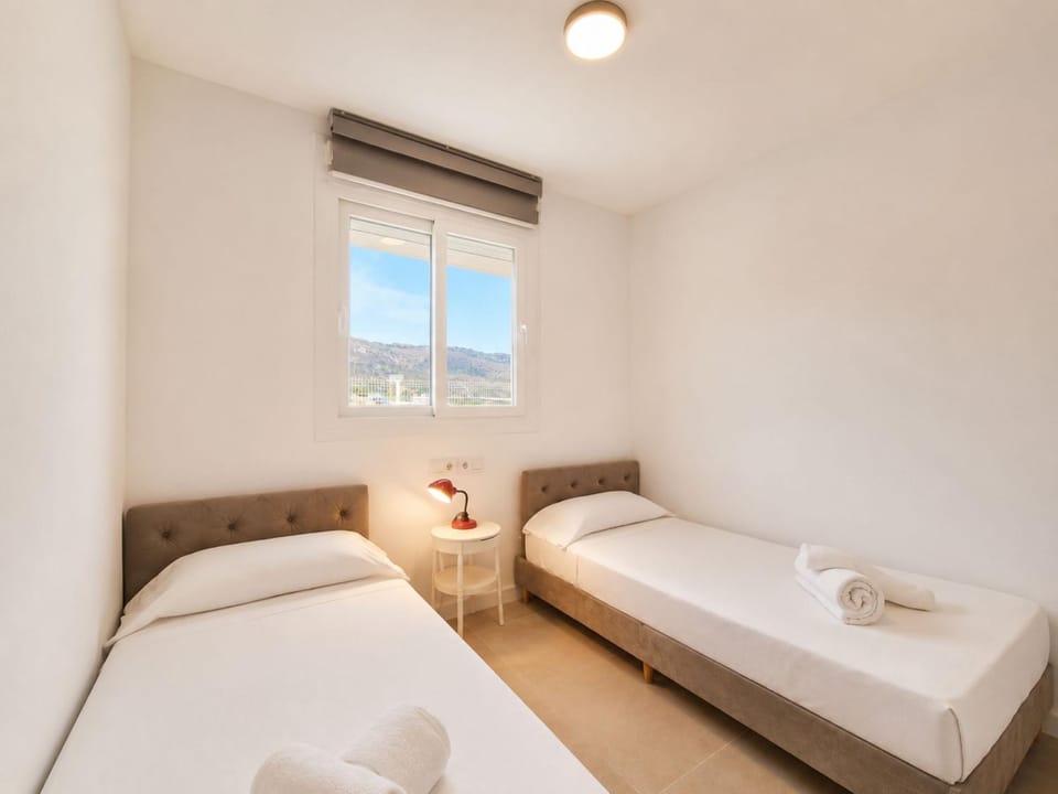 Bed, towels