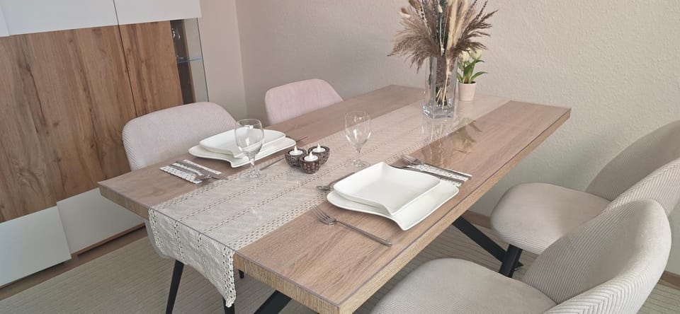 Seating area, Dining area