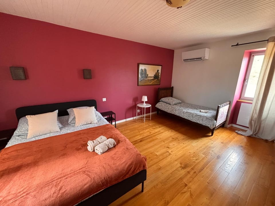 Charming air-conditioned cottage between Martel and Rocamadour House in Occitanie