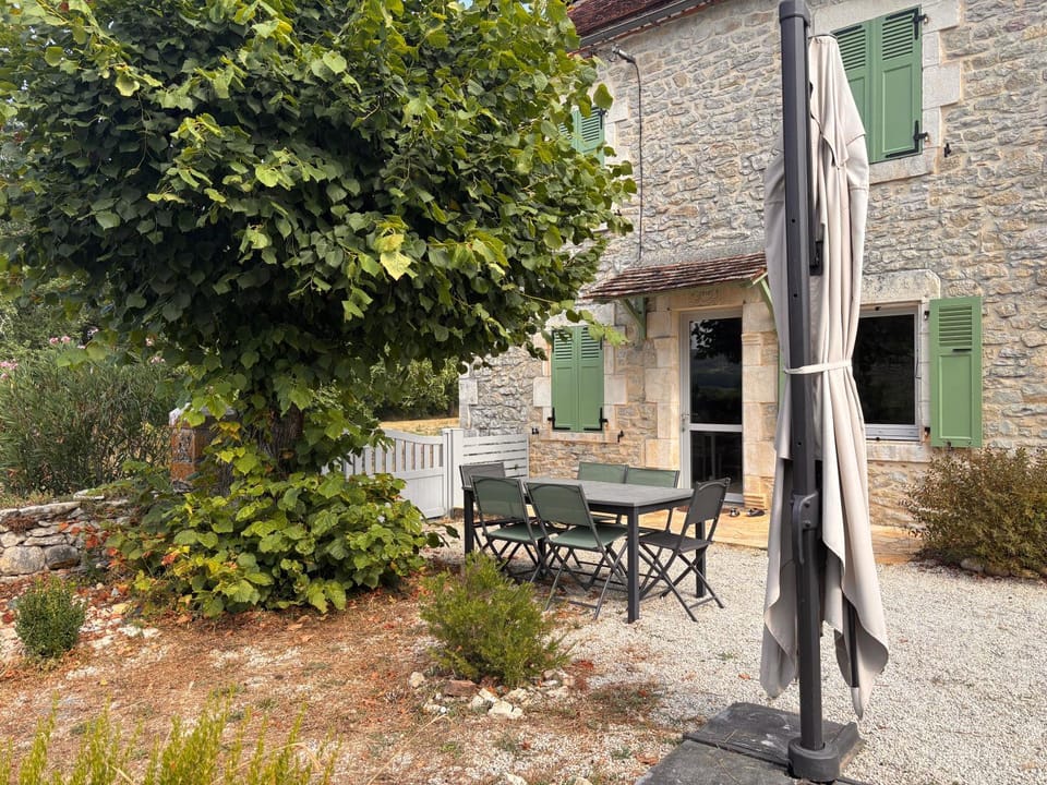 Charming air-conditioned cottage between Martel and Rocamadour House in Occitanie