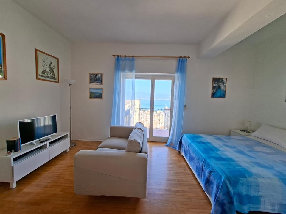 TV and multimedia, City view, Sea view