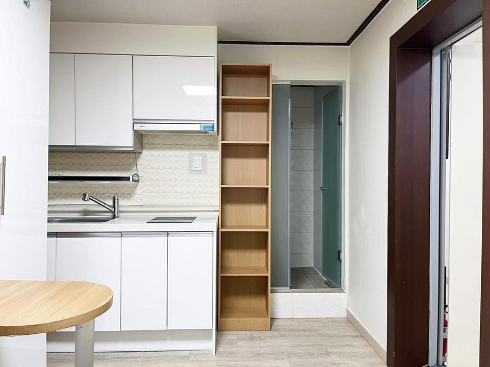 Kitchen or kitchenette