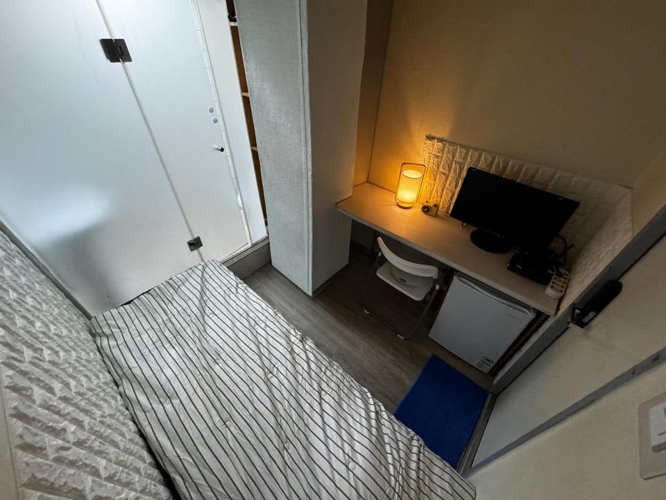 Bed, TV and multimedia, Photo of the whole room, Bedroom, wardrobe