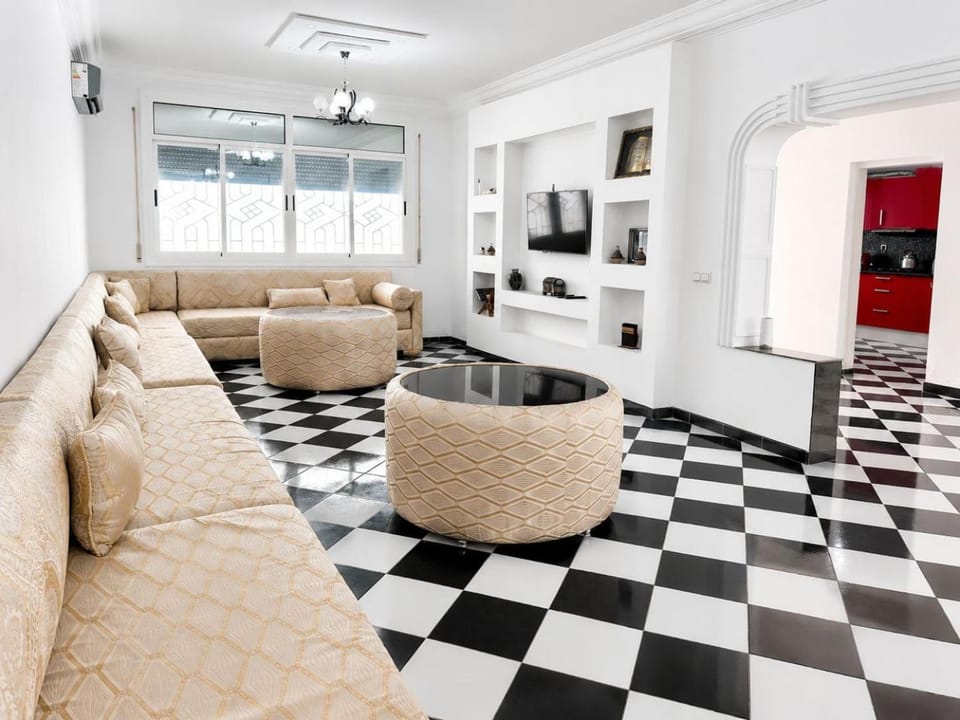 TV and multimedia, Living room, Seating area, internet, air conditioner