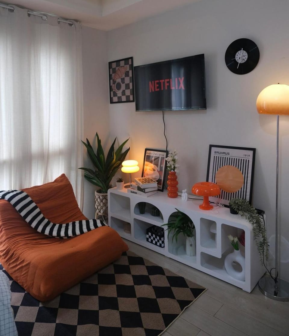 Modern Retro Stay across NAIA 3 Apartment in Pasay