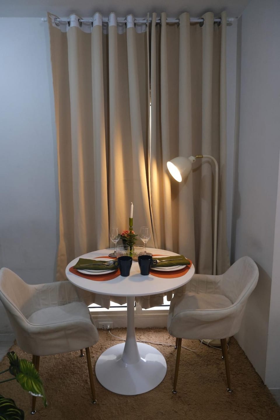Modern Retro Stay across NAIA 3 Apartment in Pasay