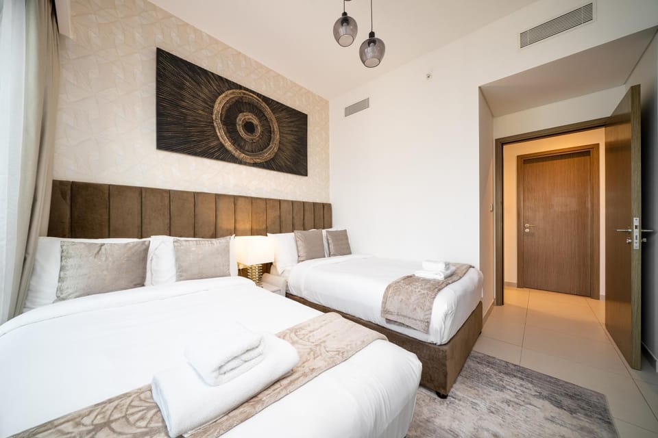 Bedroom, towels