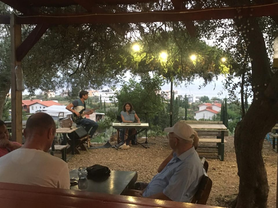 Restaurant/places to eat, Dining area, group of guests
